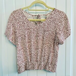 Super cute spring / summer top by Paper Crane size women’s small.